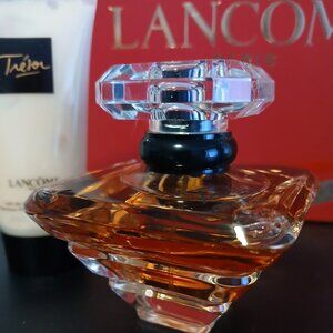 Lancome Tresor Eau de Parfum & Body Lotion